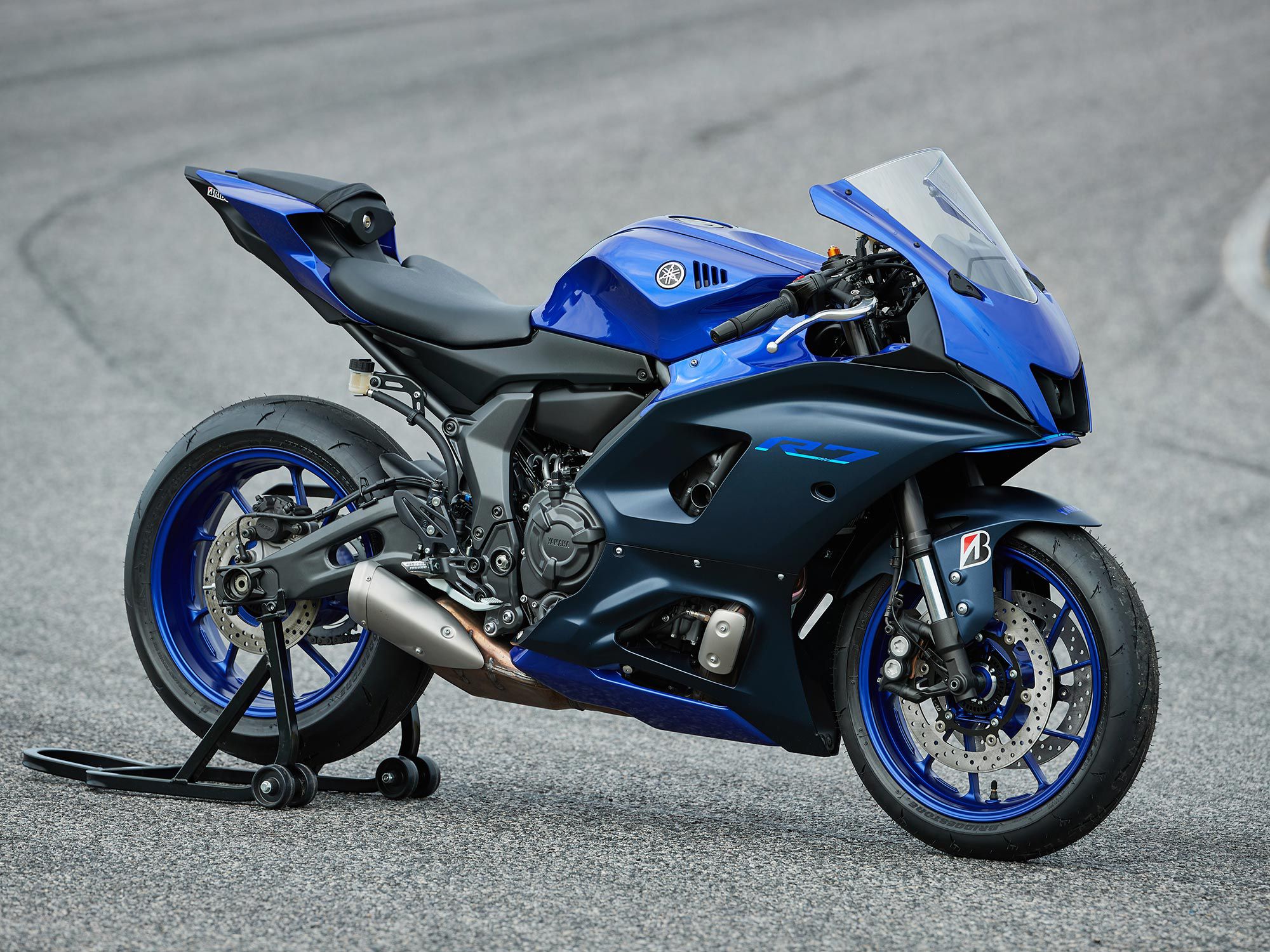 Yamaha on sale 2021 r7