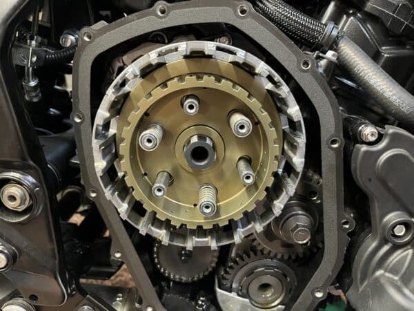 Suzuki GSX-8R Slipper Clutch Design 2024 > Current - Image 7
