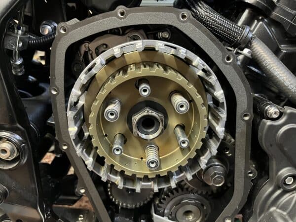 Suzuki GSX-8R Slipper Clutch Design 2024 > Current - Image 9