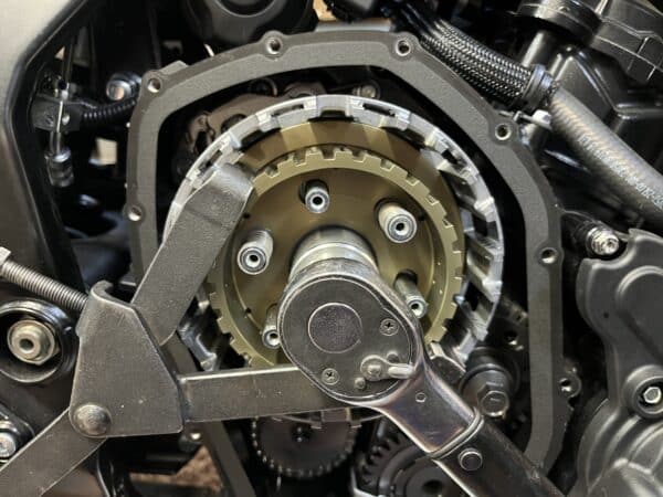 Suzuki GSX-8R Slipper Clutch Design 2024 > Current - Image 10