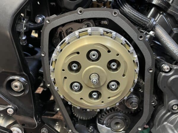 Suzuki GSX-8R Slipper Clutch Design 2024 > Current - Image 14
